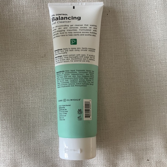 Core Clinicals Oil Control Balancing Gel Face Cleanser 8 oz - Picture 4 of 6